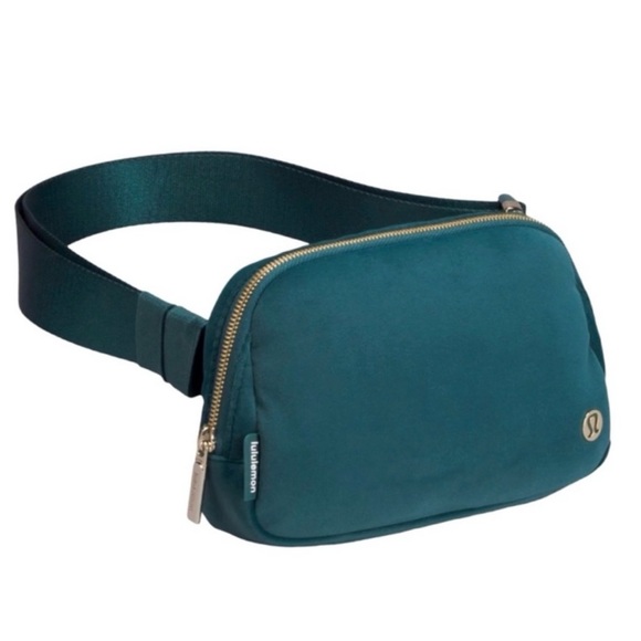 Lululemon Everywhere Belt Bag Velour Green Jasper and Gold 1L - Picture 3 of 9